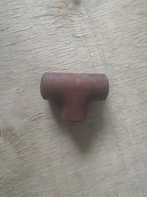Sch40 Sch80 Std Equal A234WPB T de aço carbono para tubulação pintar superfície preta